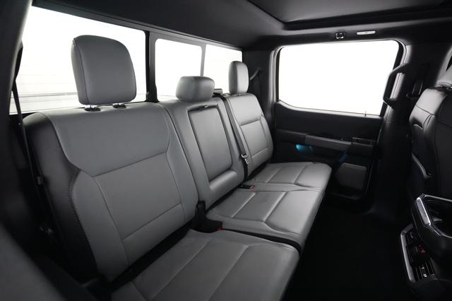 2023 Ford F-150 Lightning — photo 4 of 15