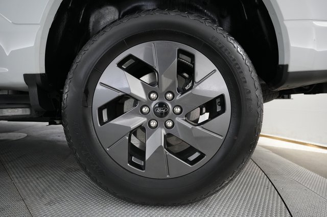 2023 Ford F-150 Lightning — photo 10 of 15