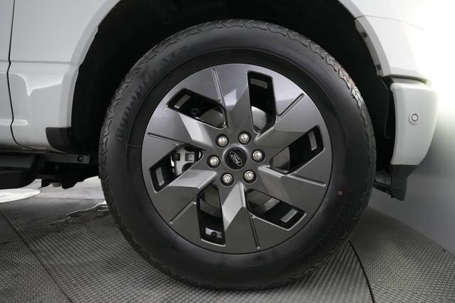 2023 Ford F-150 Lightning — photo 9 of 15