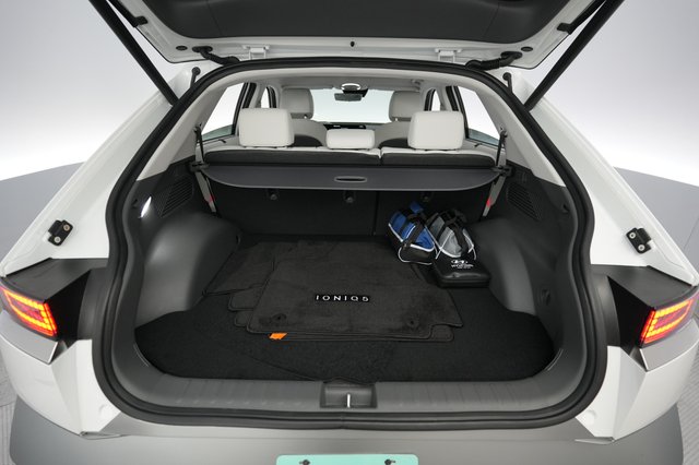 2025 Hyundai IONIQ 5 — photo 6 of 21