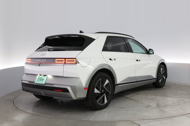2025 Hyundai IONIQ 5 — photo 2 of 21