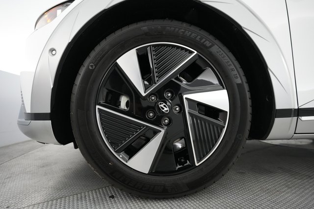 2025 Hyundai IONIQ 5 — photo 15 of 21