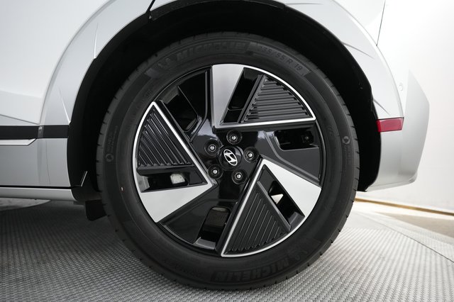 2025 Hyundai IONIQ 5 — photo 16 of 21