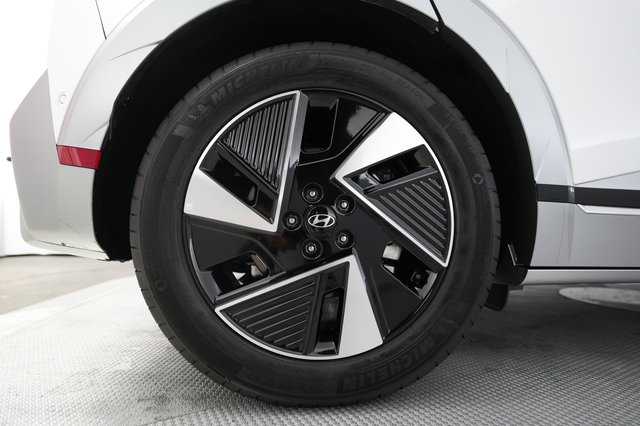 2025 Hyundai IONIQ 5 — photo 17 of 21