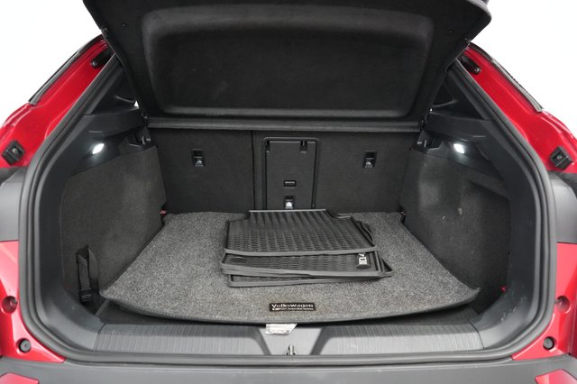 2022 Volkswagen ID.4 — photo 6 of 20