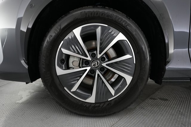 2023 Lexus RZ — photo 15 of 20