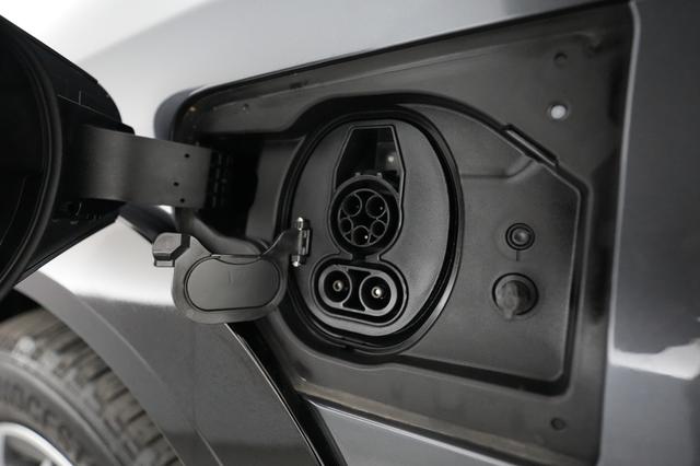 2023 Lexus RZ — photo 8 of 20