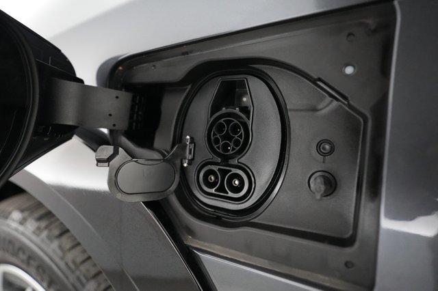 2023 Lexus RZ — photo 8 of 20