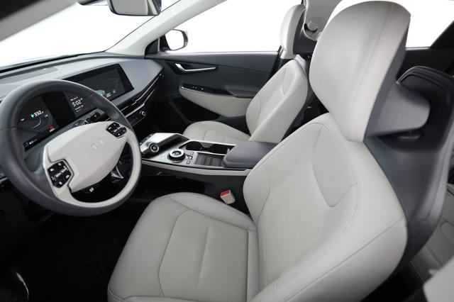 2023 Kia EV6 — photo 3 of 23