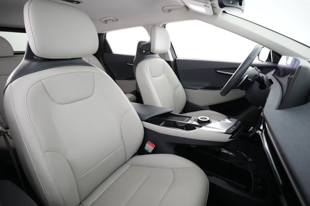 2023 Kia EV6 — photo 18 of 23