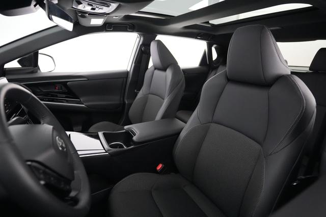 2025 Toyota bZ4X — photo 3 of 20