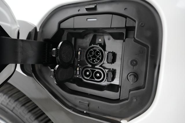 2025 Toyota bZ4X — photo 8 of 20