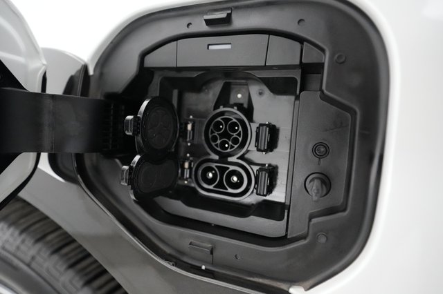 2025 Toyota bZ4X — photo 8 of 20