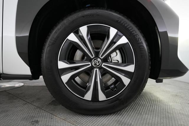 2025 Toyota bZ4X — photo 7 of 20