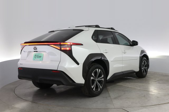 2025 Toyota bZ4X — photo 2 of 20