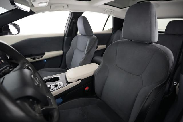 2023 Lexus RZ — photo 3 of 21