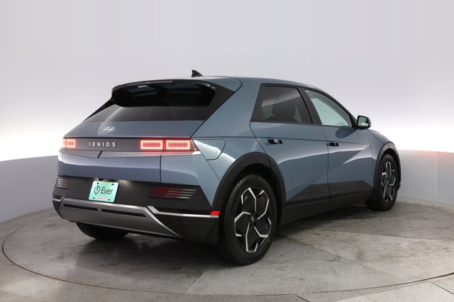 2023 Hyundai IONIQ 5 — photo 2 of 20