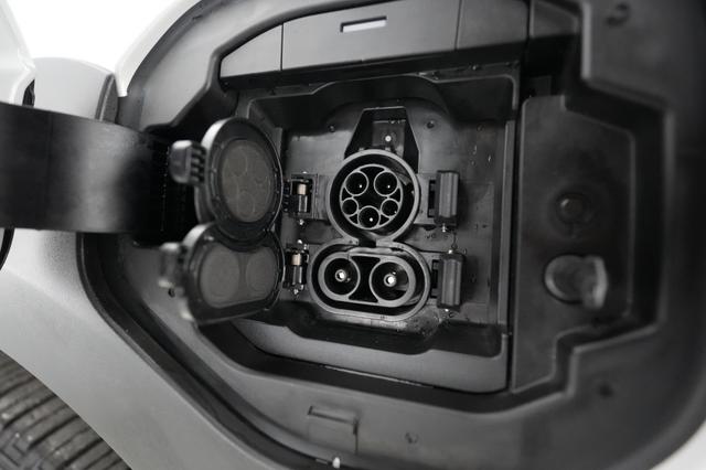 2024 Subaru Solterra — photo 8 of 19