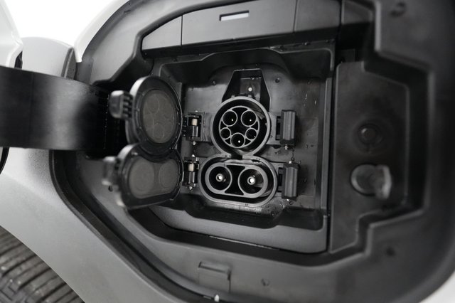 2024 Subaru Solterra — photo 8 of 19