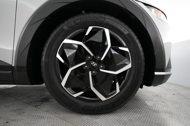 2024 Hyundai IONIQ 5 — photo 7 of 21