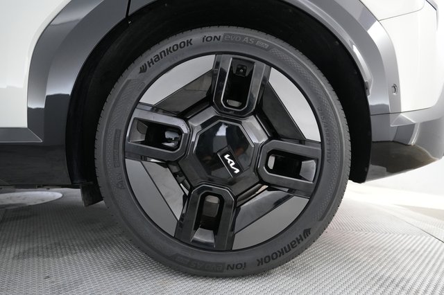 2024 Kia EV9 — photo 7 of 24
