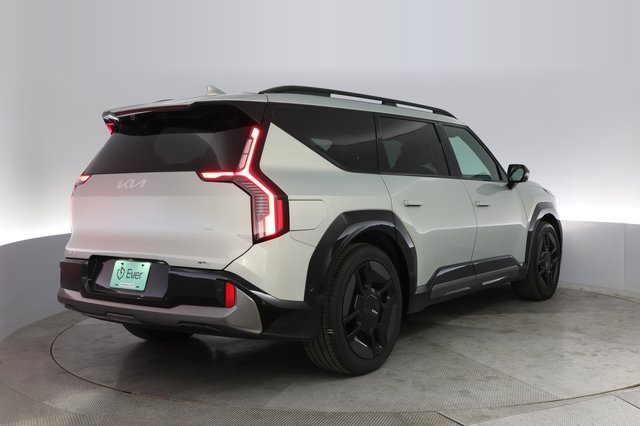 2024 Kia EV9 — photo 2 of 24