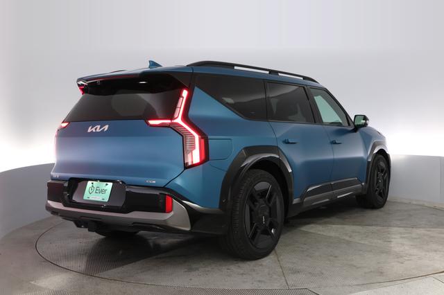 2024 Kia EV9 — photo 2 of 24