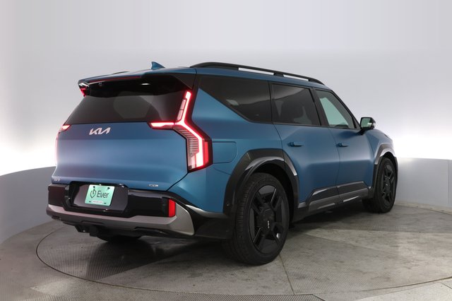 2024 Kia EV9 — photo 2 of 24