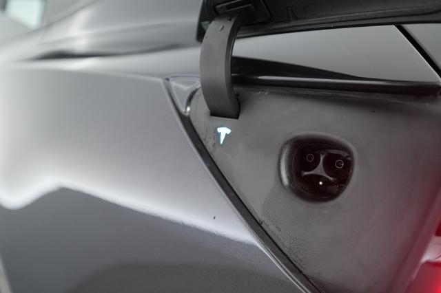 2025 Tesla Model 3 — photo 8 of 21