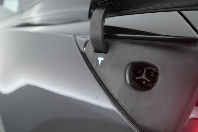 2025 Tesla Model 3 — photo 8 of 21