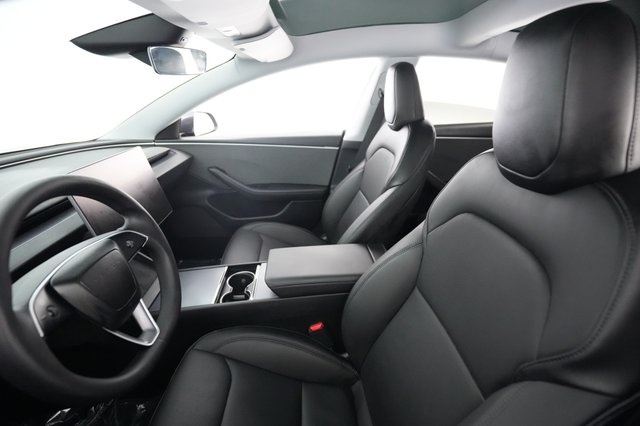 2025 Tesla Model 3 — photo 3 of 21