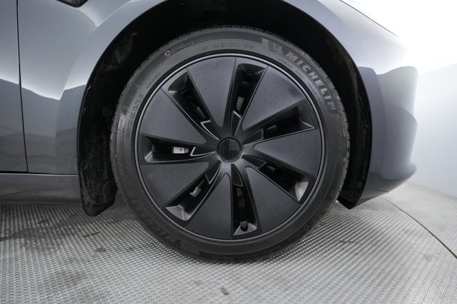 2025 Tesla Model 3 — photo 17 of 21