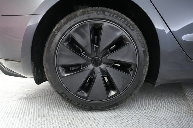 2025 Tesla Model 3 — photo 16 of 21