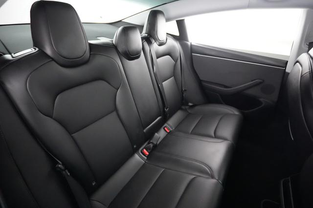 2025 Tesla Model 3 — photo 4 of 21