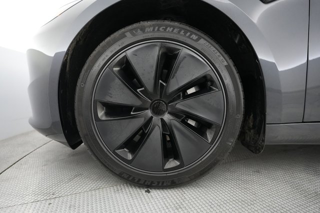 2025 Tesla Model 3 — photo 15 of 21