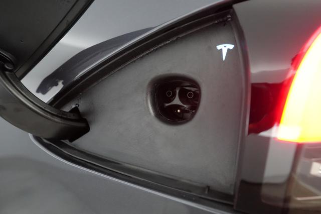 2023 Tesla Model S — photo 8 of 21