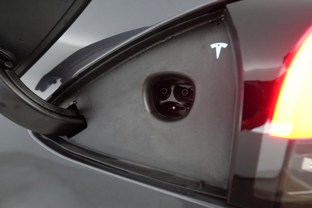 2023 Tesla Model S — photo 8 of 21