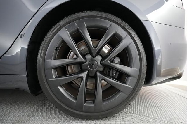 2023 Tesla Model S — photo 7 of 21