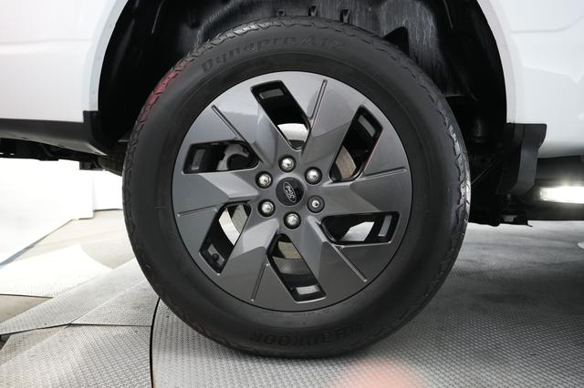 2023 Ford F-150 Lightning — photo 7 of 16