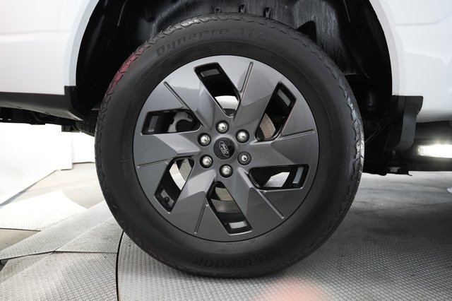 2023 Ford F-150 Lightning — photo 7 of 16