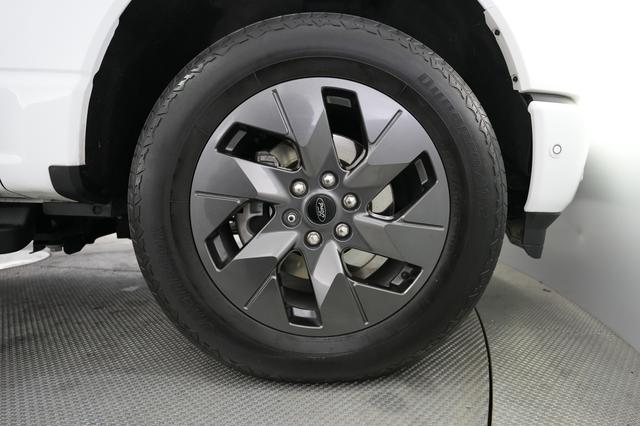 2023 Ford F-150 Lightning — photo 9 of 16