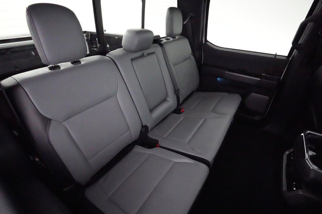 2023 Ford F-150 Lightning — photo 4 of 16