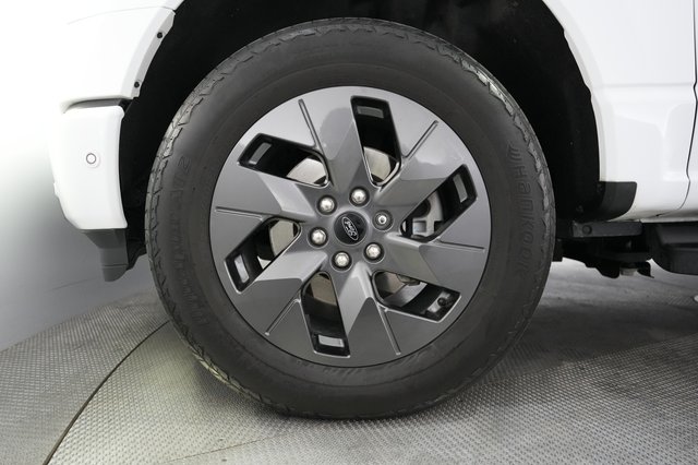 2023 Ford F-150 Lightning — photo 11 of 16