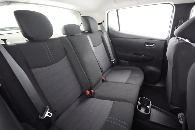 2023 Nissan LEAF — photo 4 of 20