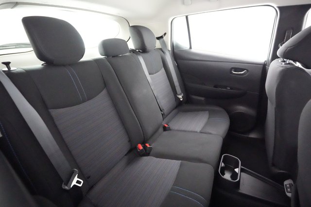 2023 Nissan LEAF — photo 4 of 20