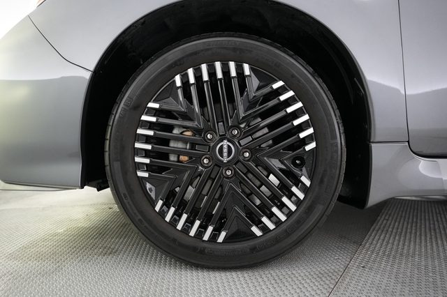 2023 Nissan LEAF