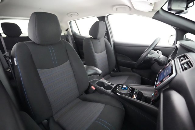 2023 Nissan LEAF — photo 18 of 20