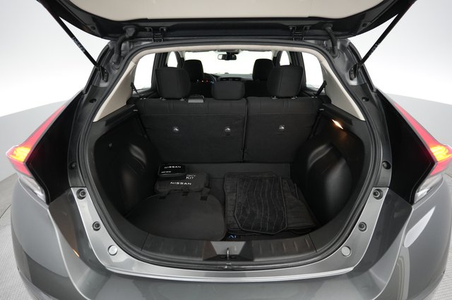 2023 Nissan LEAF — photo 6 of 20