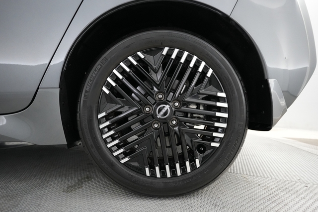 2023 Nissan LEAF