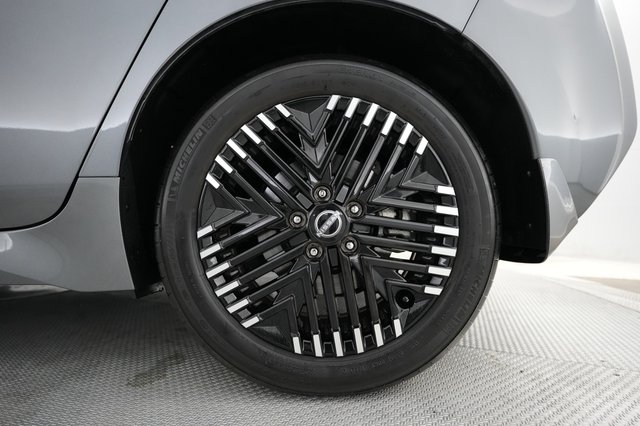 2023 Nissan LEAF — photo 16 of 20